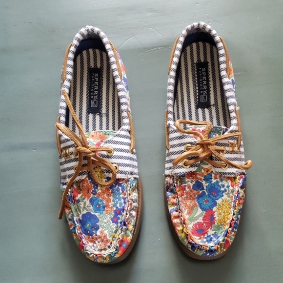 5/$25 Sperry Shoes EUC